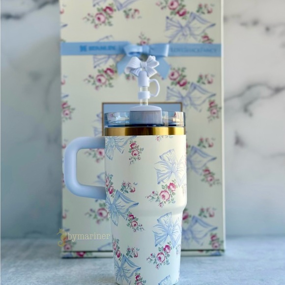 Stanley Loveshackfancy Rosa Beaux Blue The Quencher H2.0 Flowstate Tumbler 20 oz - Picture 7 of 10